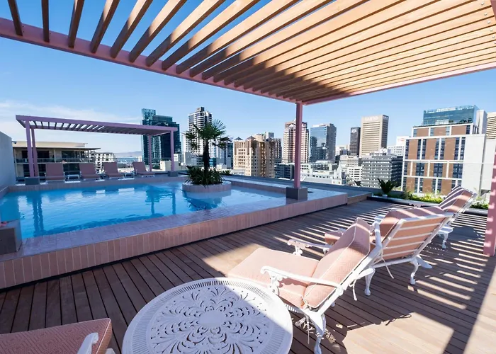 The Rose 204: Studio Apartment With Rooftop Pool
