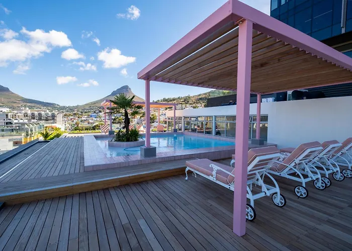 The Rose 204: Studio Apartment With Rooftop Pool