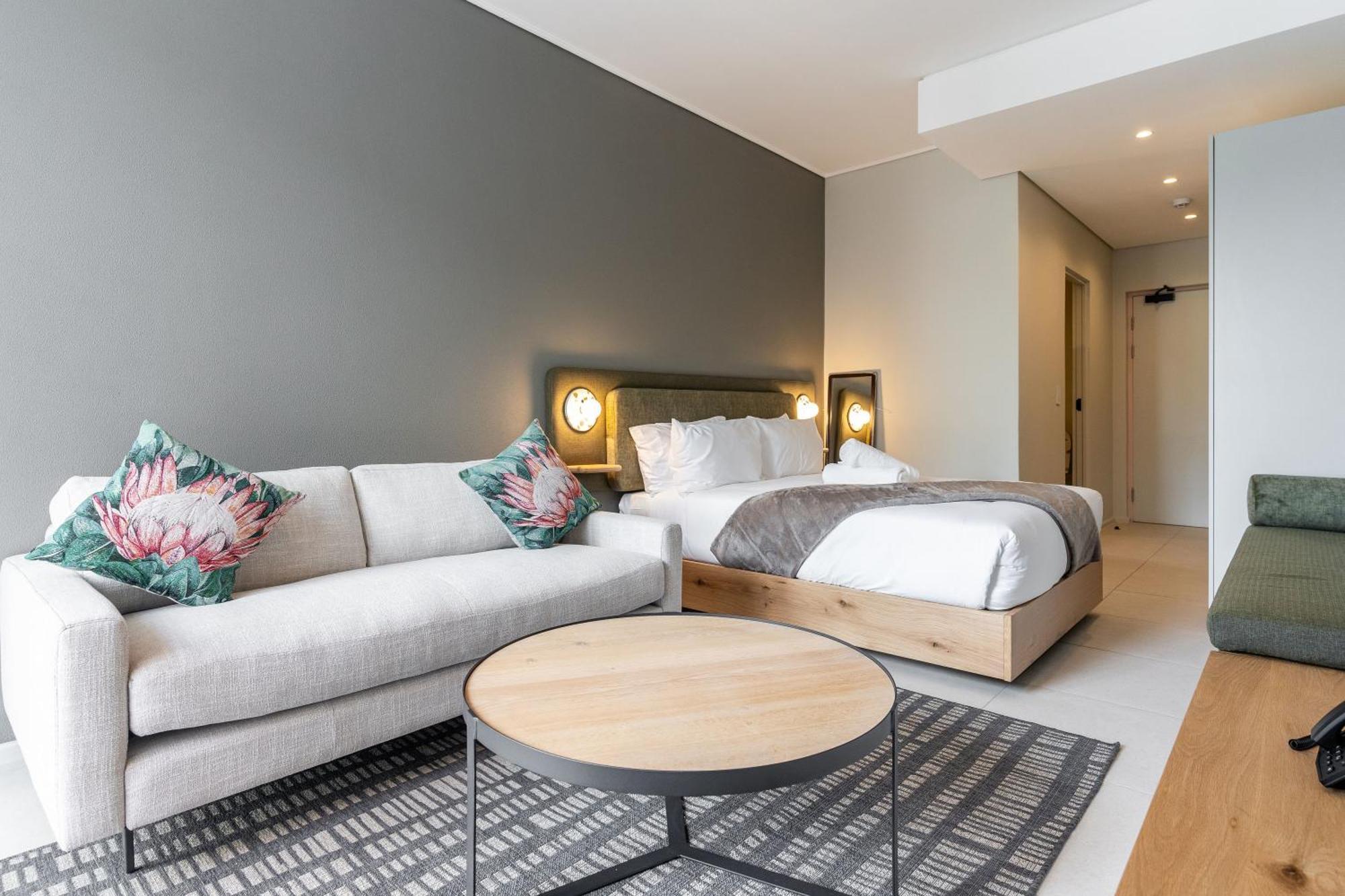 The Rose 204: With Rooftop Pool *